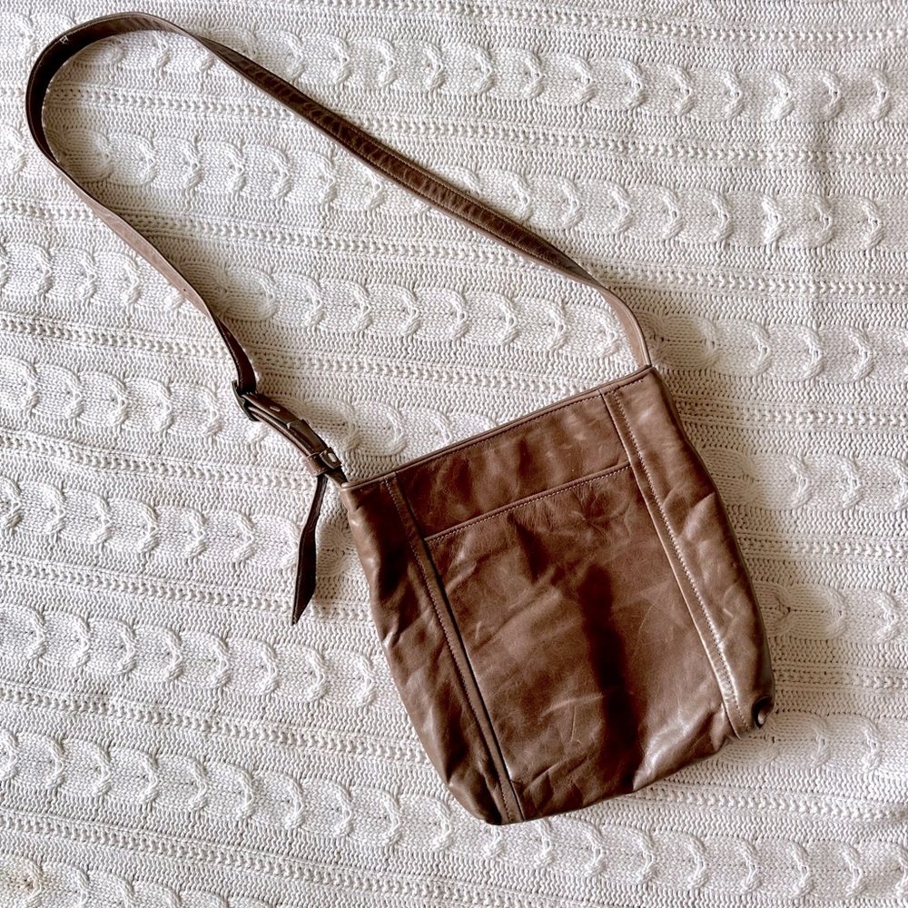 Satchel brand "West" messenger bag in Dove